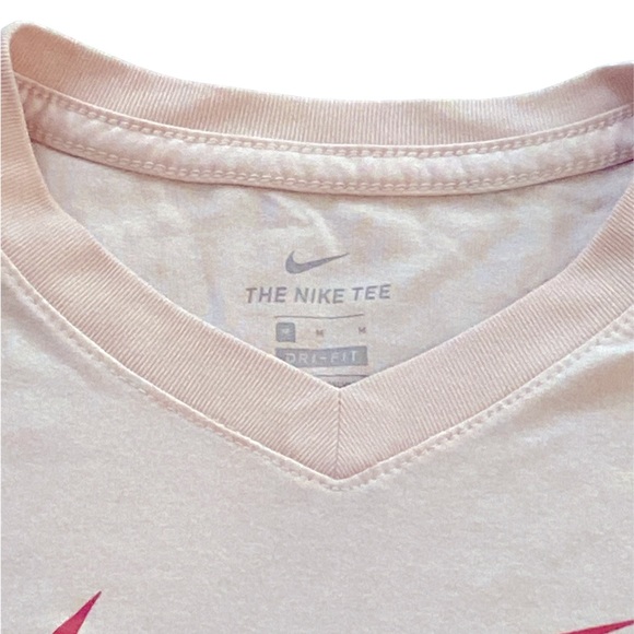 Nike dri-fit size M. Color is pink/peach - Picture 3 of 3